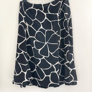 Ann Taylor 100% Silk Knee Length Black and White Floral Skirt 2 XS small
